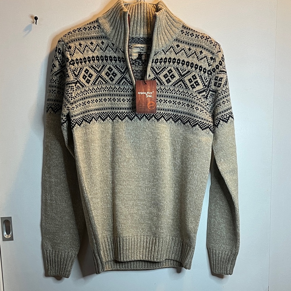 NWT•Triple Five Soul Beige and Black Zip-Up Sweater